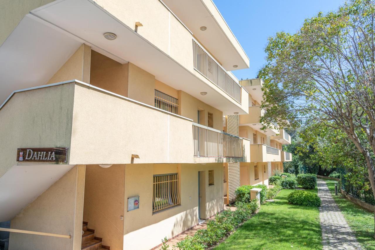 VVF Villages Les Eucalyptus à Juan Les Pins Exterior foto